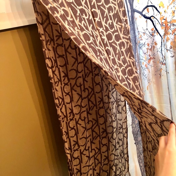 Calvin Klein monogram scarf - Picture 5 of 7